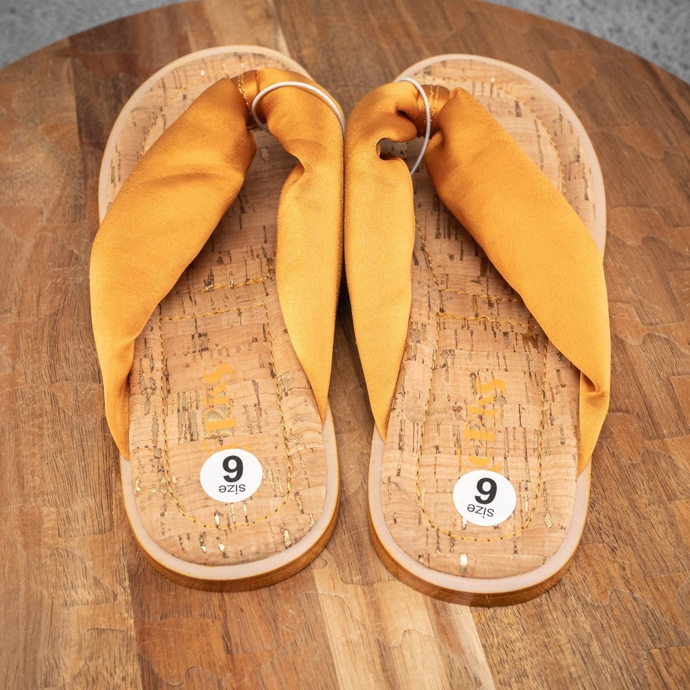KORKS Women's Thong Slide‎ Sandals Poppy Yellow Satin Size 6 - Picture 4 of 5